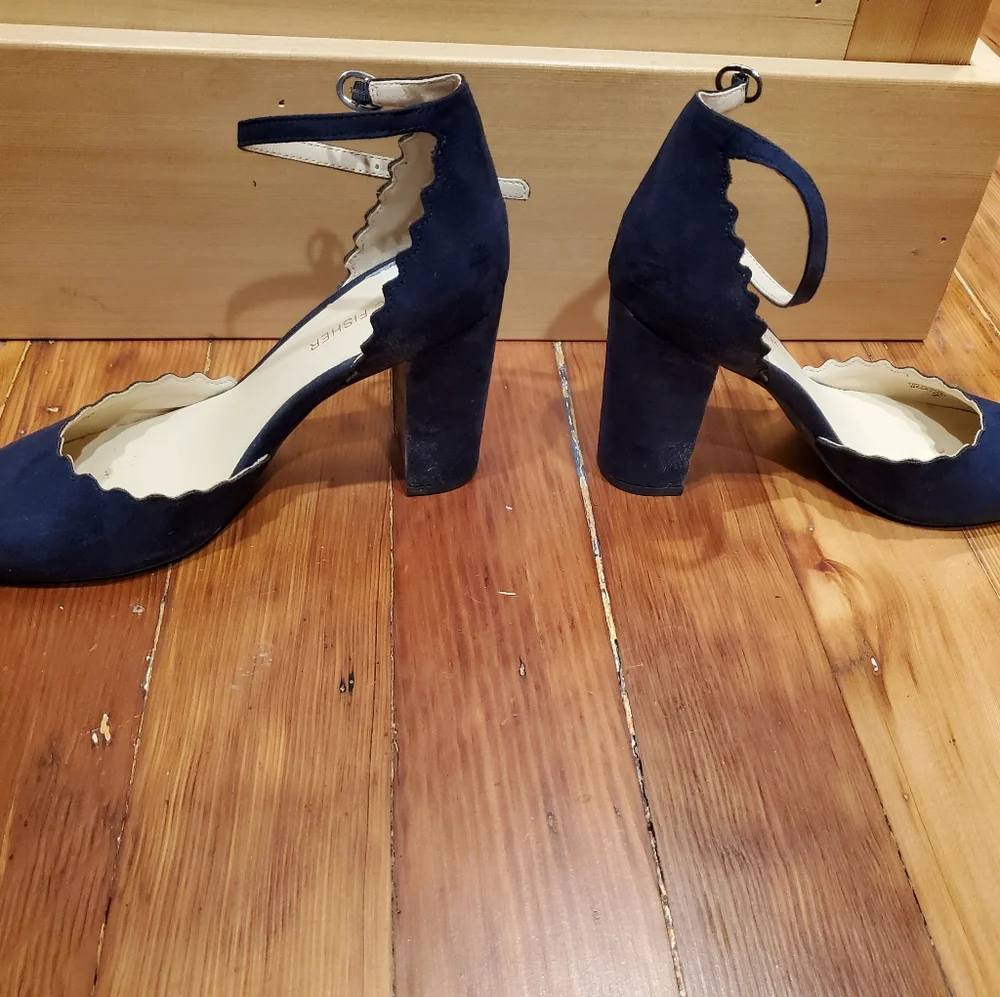 Marc Fisher Navy Blue Scalloped Heels - Picture 2 of 3
